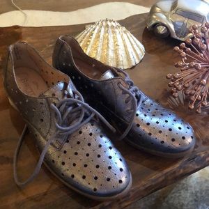 BORN NWT Metallic Loafers Size 6.5 (no box)